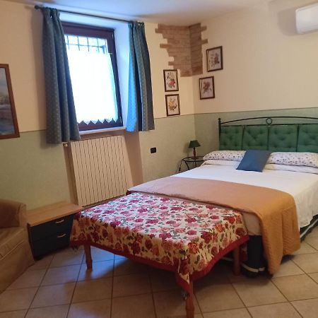 B&B Renzano Bedrooms サロ エクステリア 写真